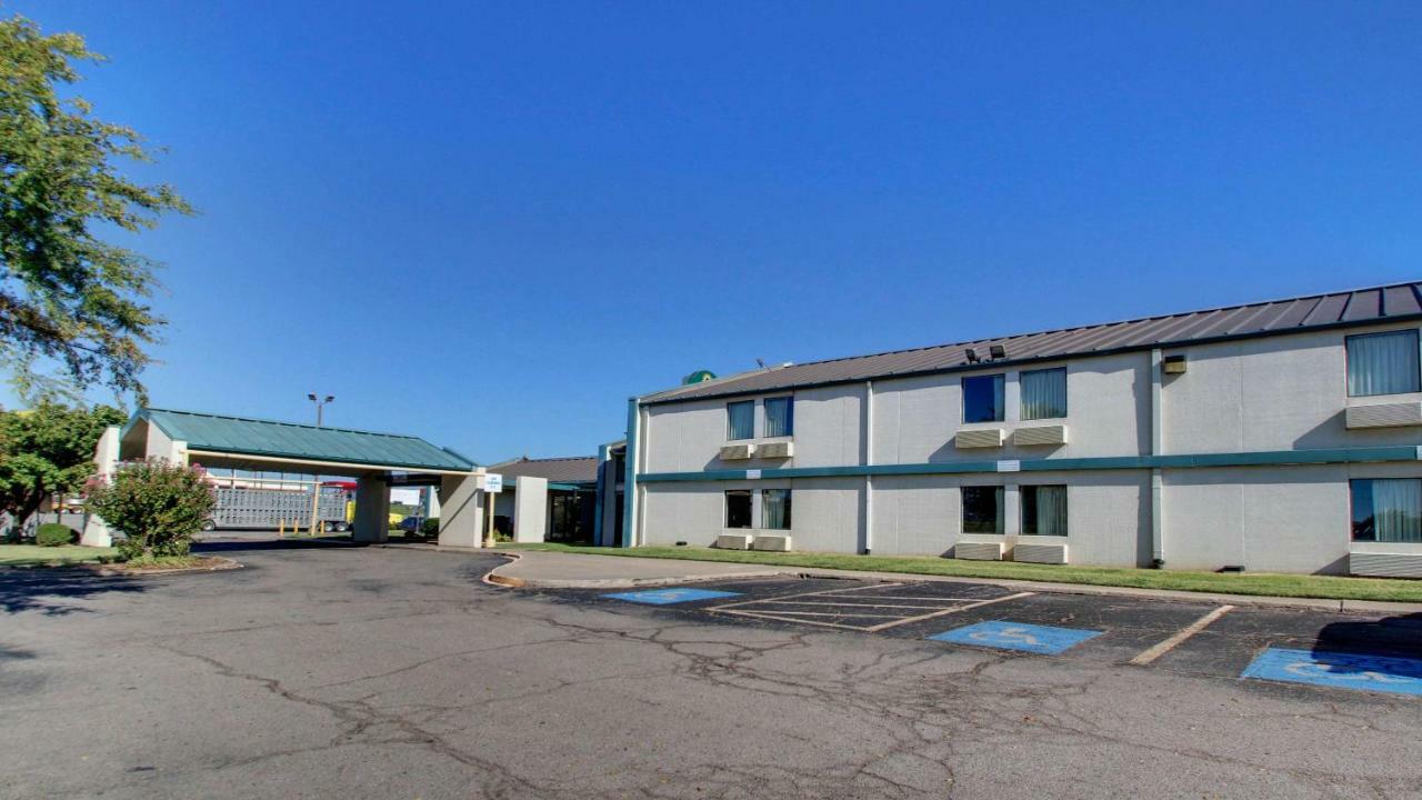 Baymont Inn & Suites Shawnee Buitenkant foto