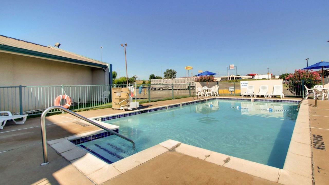 Baymont Inn & Suites Shawnee Buitenkant foto
