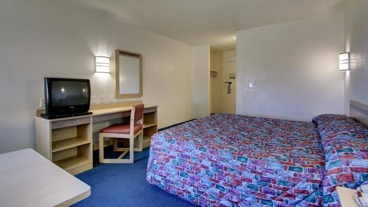 Baymont Inn & Suites Shawnee Buitenkant foto